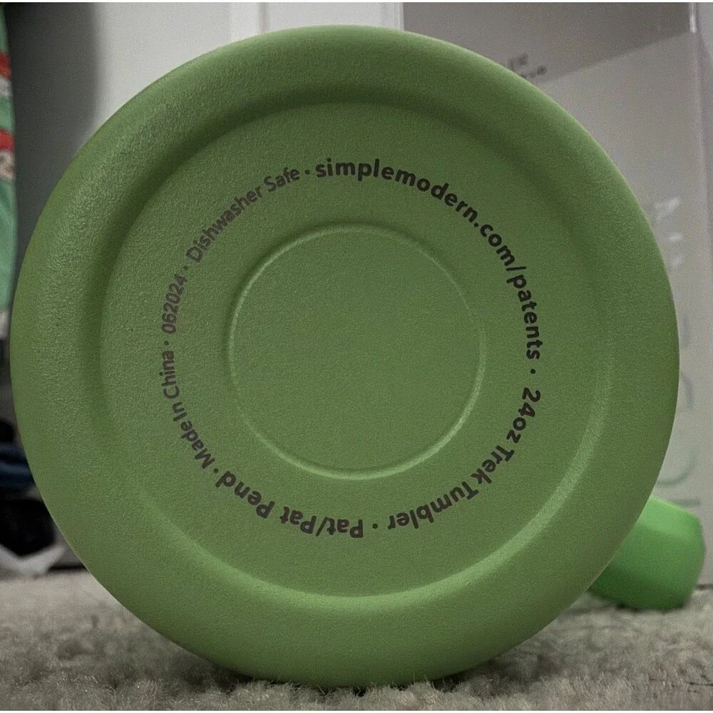 NEW Simple Modern Trek Tumbler 24oz Green Checkered Spill Proof Silicone Straw